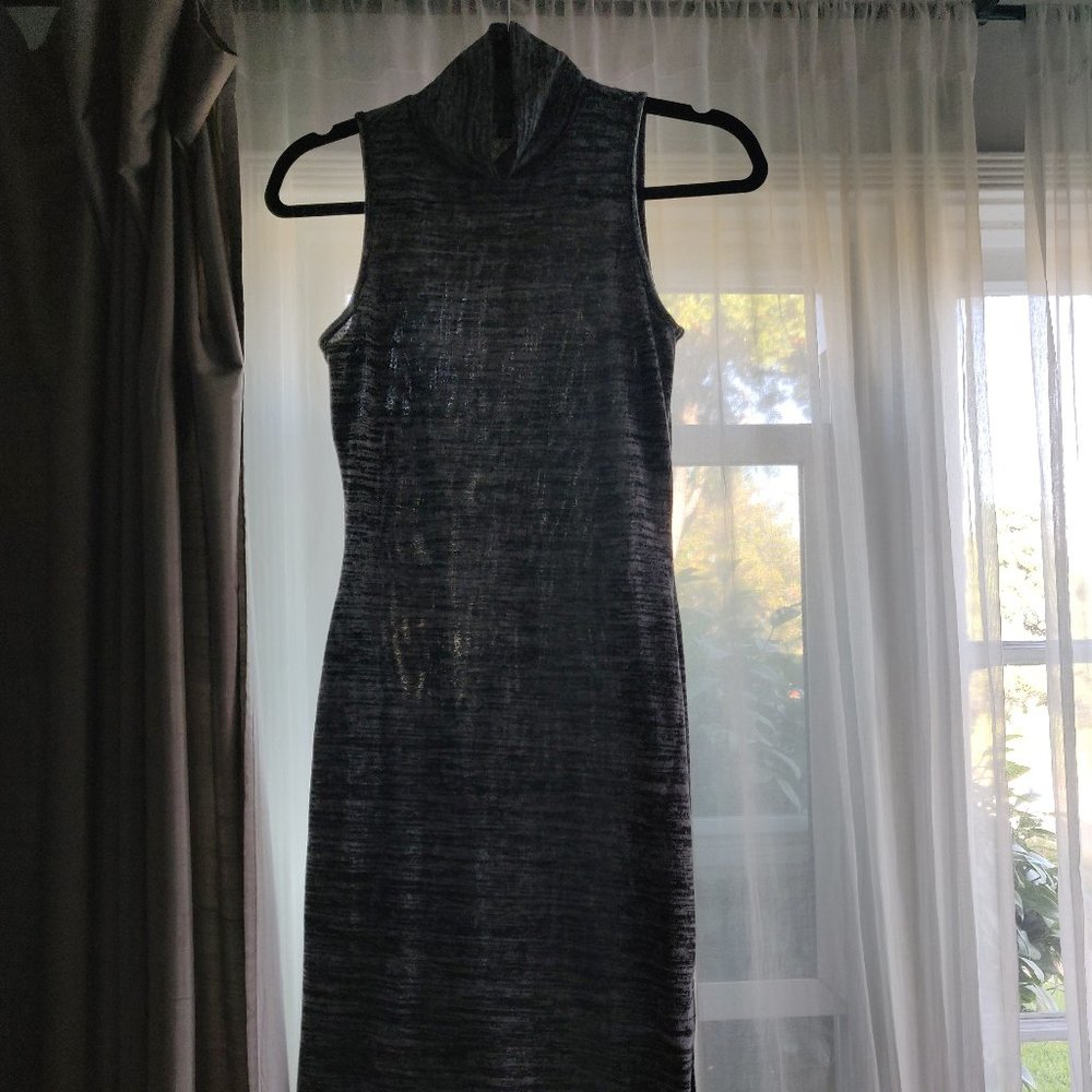 Sleeveless turtleneck bodycon dress